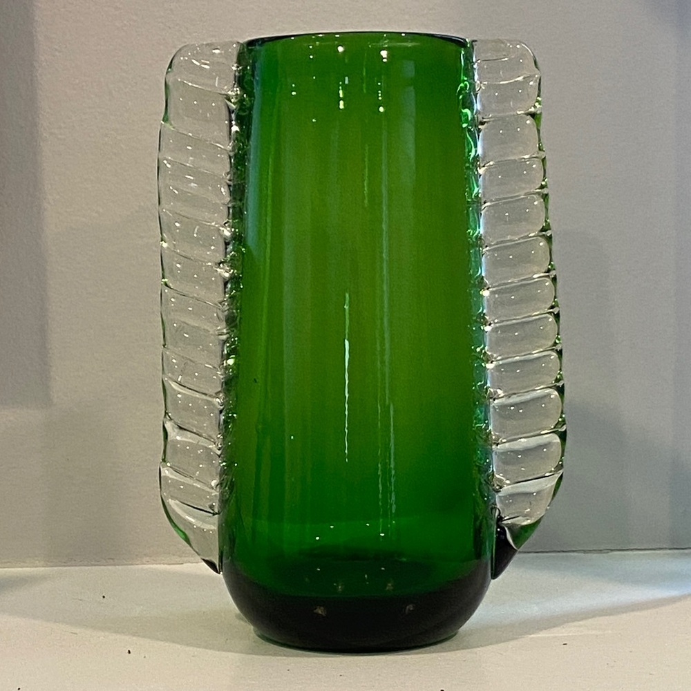 VTG  Green Art Glass Vase w/ Clear Side twisted accent details